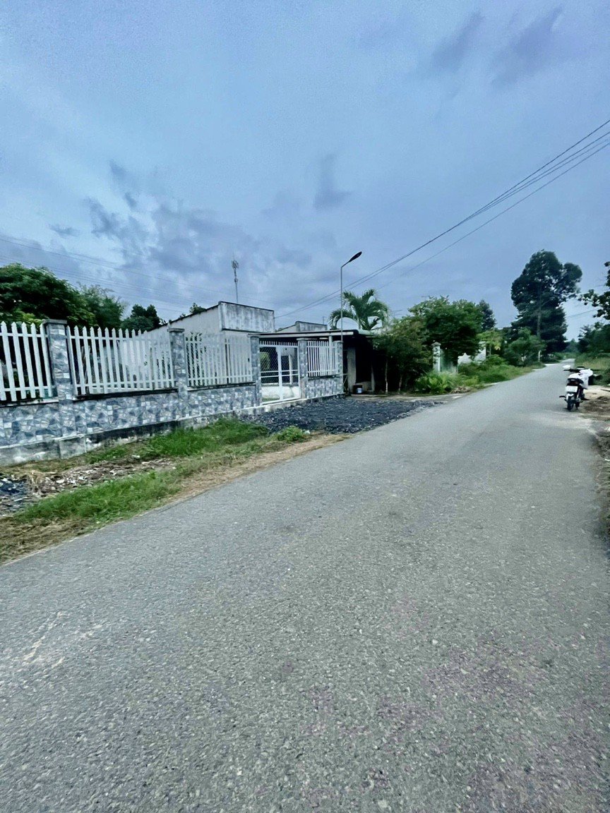 Giảm giá 200tr! Bán lô đất MT đường nhựa số 489, 239m2, full thổ cư, xã Nhuận Đức