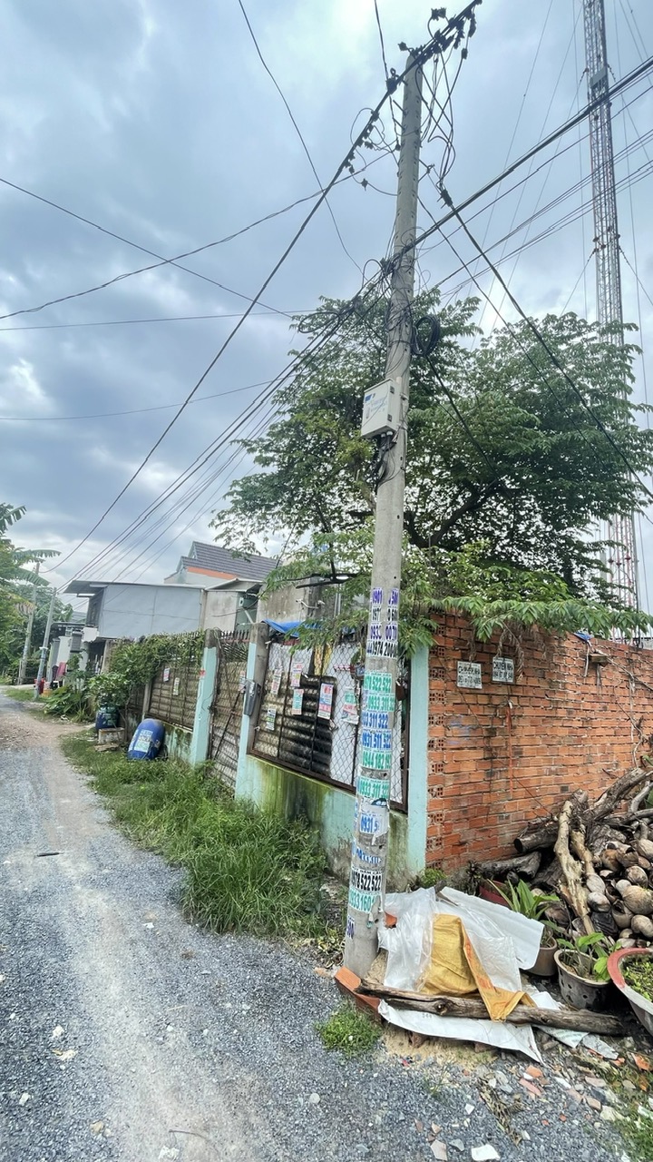 Bán dãy nhà trọ 1 sẹc ngắn Tỉnh lộ 15, dt 321m, full thổ cư, xã Phú Hòa Đông