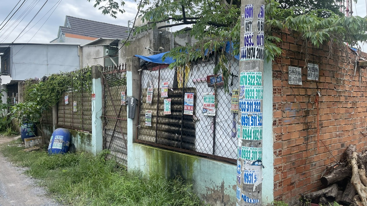 Bán dãy nhà trọ 1 sẹc ngắn Tỉnh lộ 15, dt 321m, full thổ cư, xã Phú Hòa Đông