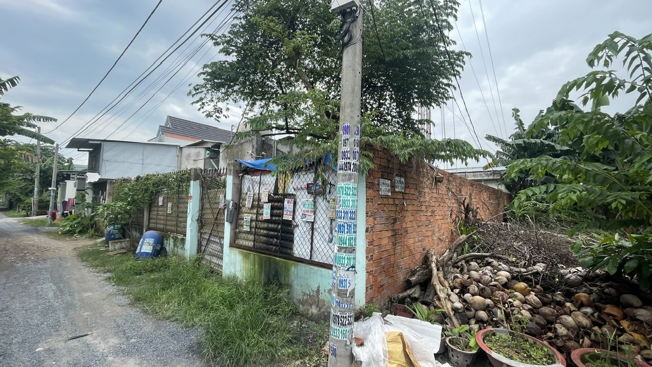 Bán dãy nhà trọ 1 sẹc ngắn Tỉnh lộ 15, dt 321m, full thổ cư, xã Phú Hòa Đông