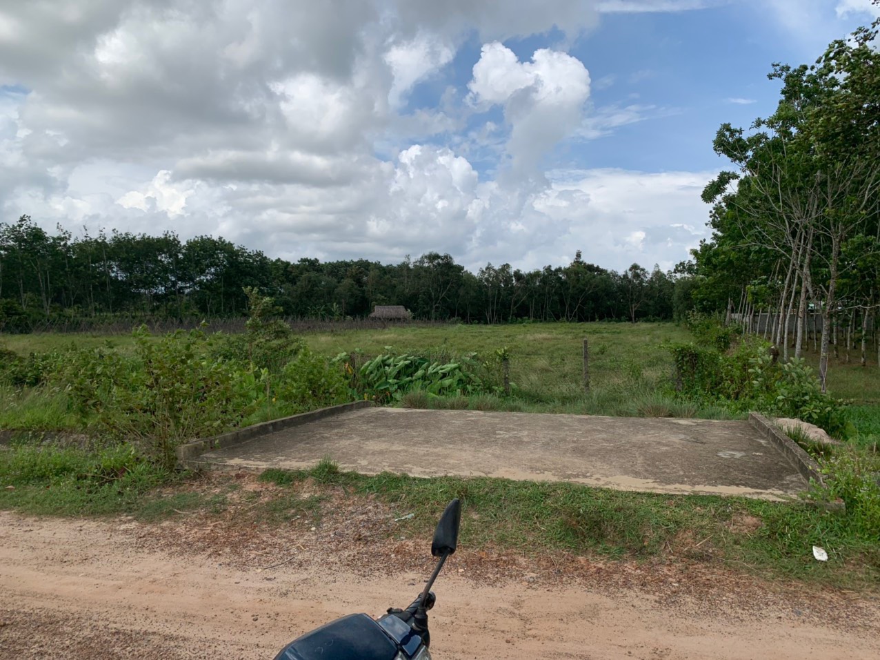 Bán lô đất 2 mặt tiền đường xe tải, diện tích 8.812m2, có 300m thổ cư, xã Nhuận Đức