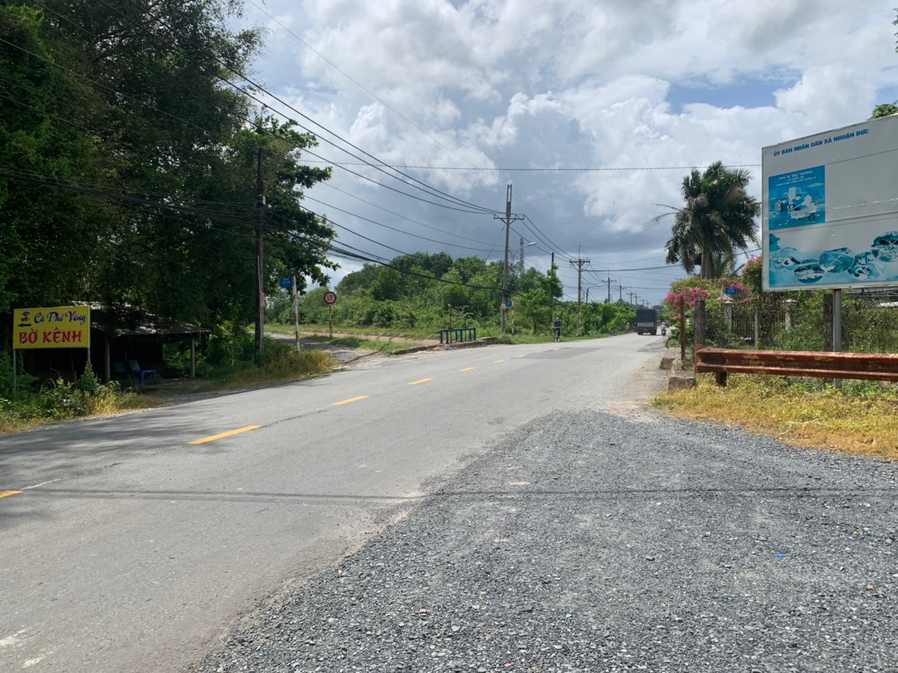 Bán lô đất 2 mặt tiền đường xe tải, diện tích 8.812m2, có 300m thổ cư, xã Nhuận Đức