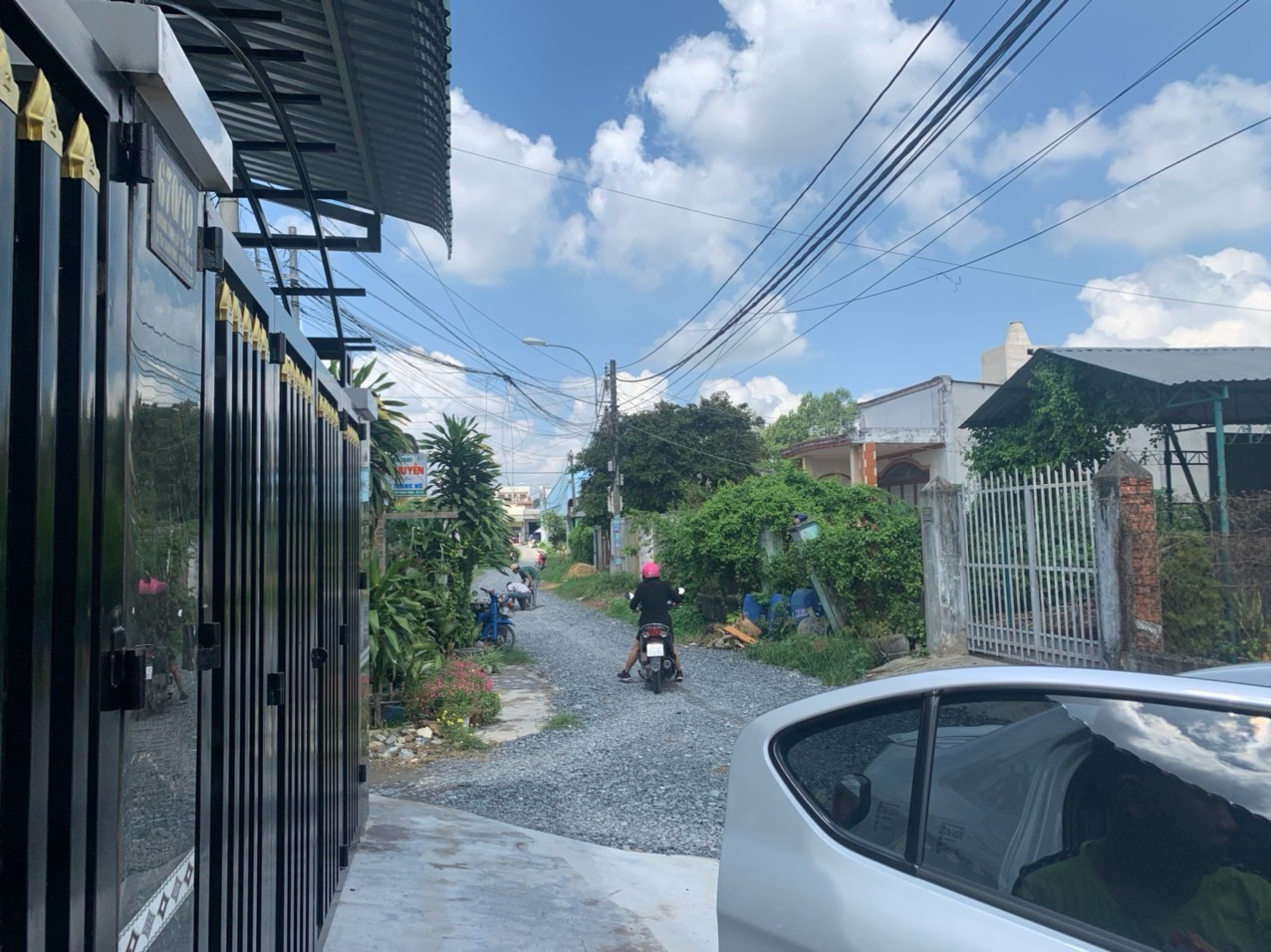 Bán căn nhà góc mặt tiền đường trải đá xe oto, dt 132m, có 68m thổ cư, xã Phú Hòa Đông