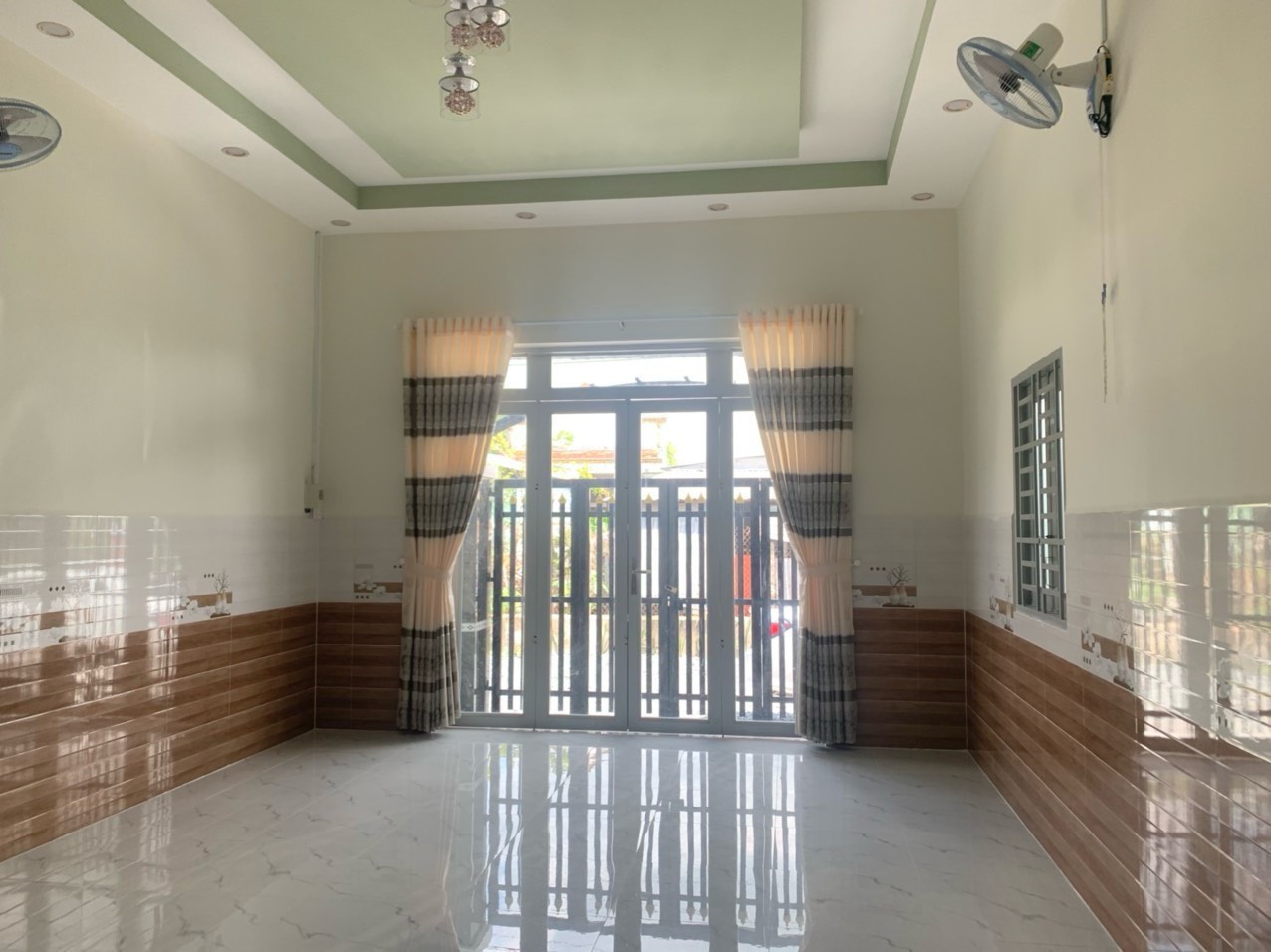 Bán căn nhà góc mặt tiền đường trải đá xe oto, dt 132m, có 68m thổ cư, xã Phú Hòa Đông