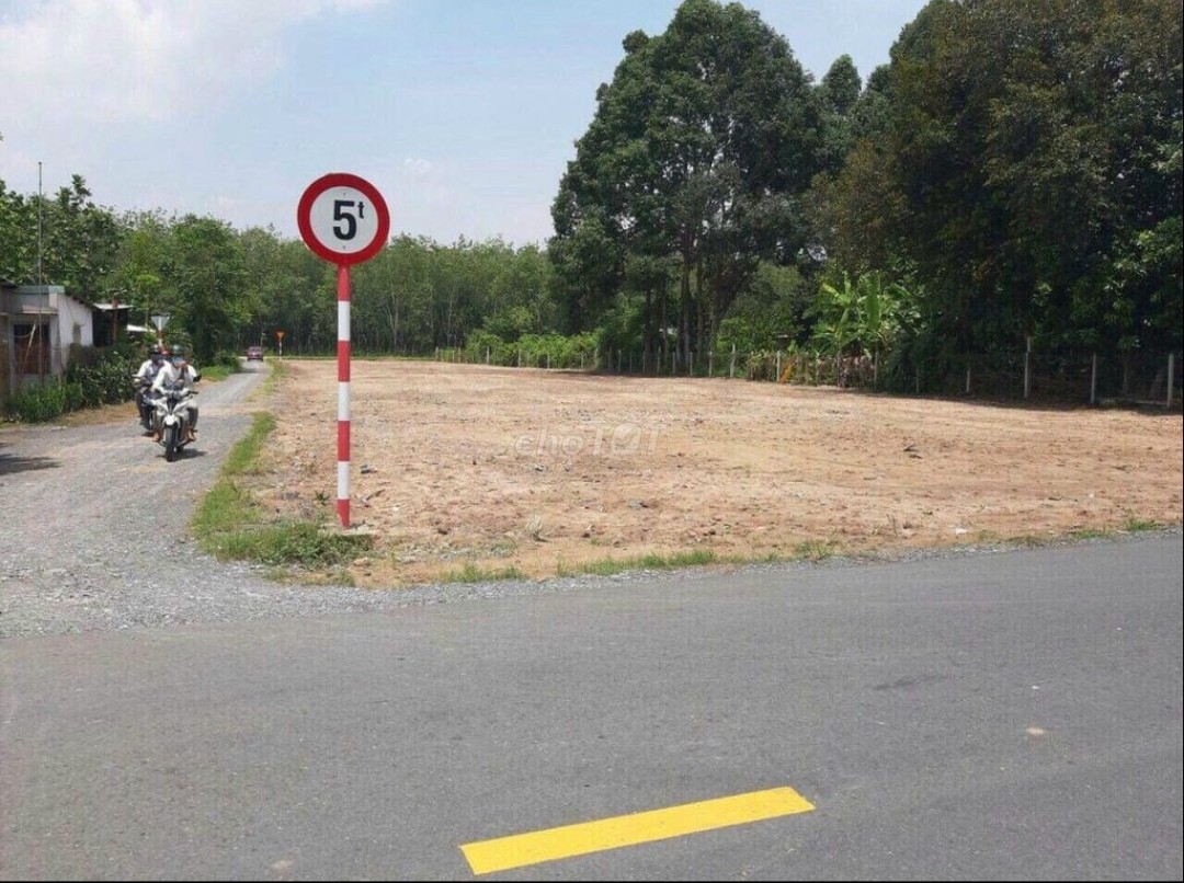 Bán lô đất MT đường số 492, dt 1246.3m2, 300m thổ cư, xã Nhuận Đức..