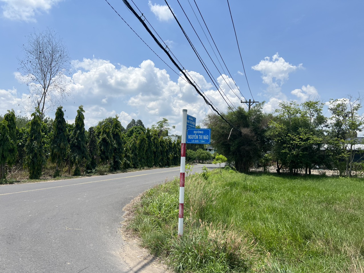 Bán lô đất mt Đường Nguyễn Thị Náo ngay resort THÔN KINH ĐÔNG, dt 145m, full thổ, xã Thái Mỹ.