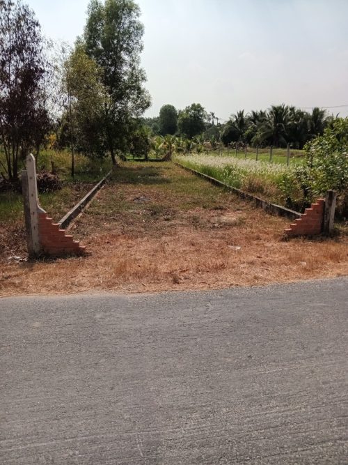 Bán lô đất mt Đường Nguyễn Thị Náo ngay resort THÔN KINH ĐÔNG, dt 145m, full thổ, xã Thái Mỹ.