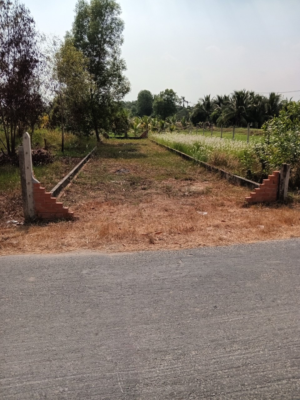 Bán lô đất mt Đường Nguyễn Thị Náo ngay resort THÔN KINH ĐÔNG, dt 145m, full thổ, xã Thái Mỹ.