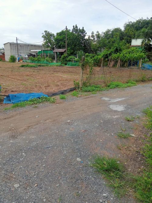 Kẹt quá bán lỗ bán lô đất mt đường trải đá xe tải, dt 1.275m, có 240m thổ cư, xã Phú Hòa Đông.