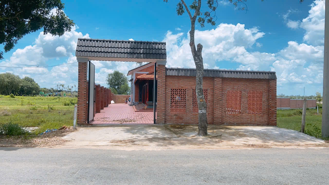 Bán nhà vườn mặt tiền đường nhựa, dt 1.377m2, có 85m thổ cư, xã Thái Mỹ.