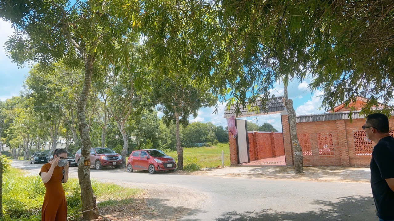 Bán nhà vườn mặt tiền đường nhựa, dt 1.377m2, có 85m thổ cư, xã Thái Mỹ.