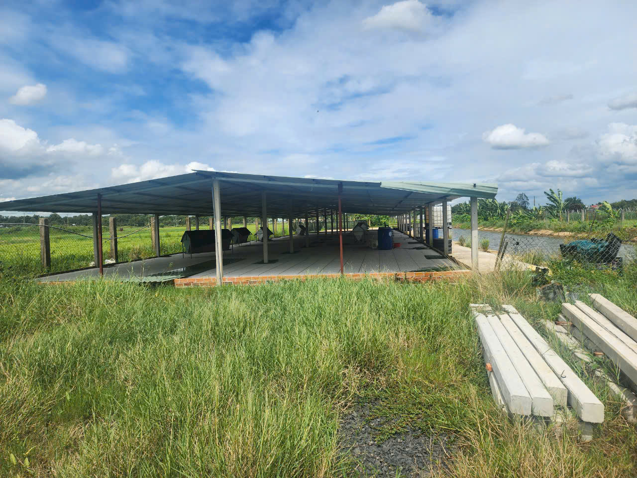 Cần bán lô đất vườn đường dọc bờ kênh, dt 4.211m, đất CLN, xã Thái Mỹ.