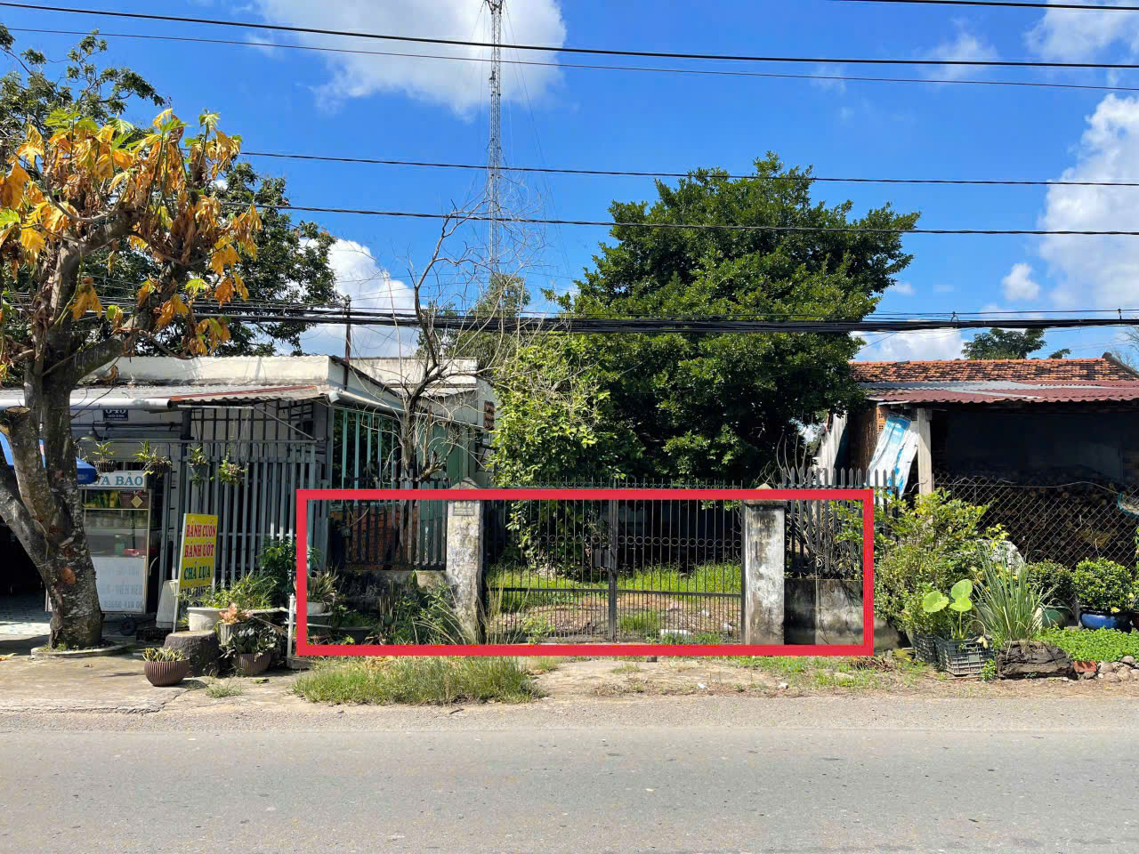 Cần bán lô đất tặng căn nhà mt Nguyễn Thị Rành, dt 1.630m, có thổ cư, xã Nhuận Đức.