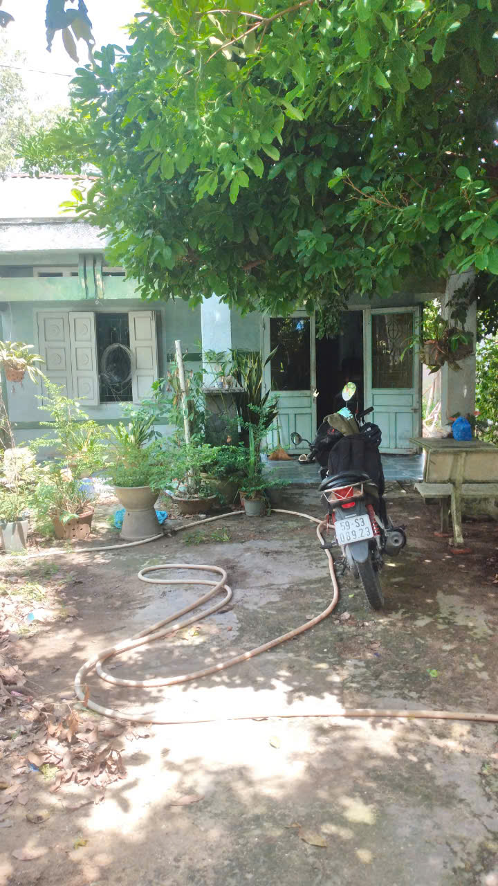 Cần bán lô đất tặng căn nhà mt Nguyễn Thị Rành, dt 1.630m, có thổ cư, xã Nhuận Đức.