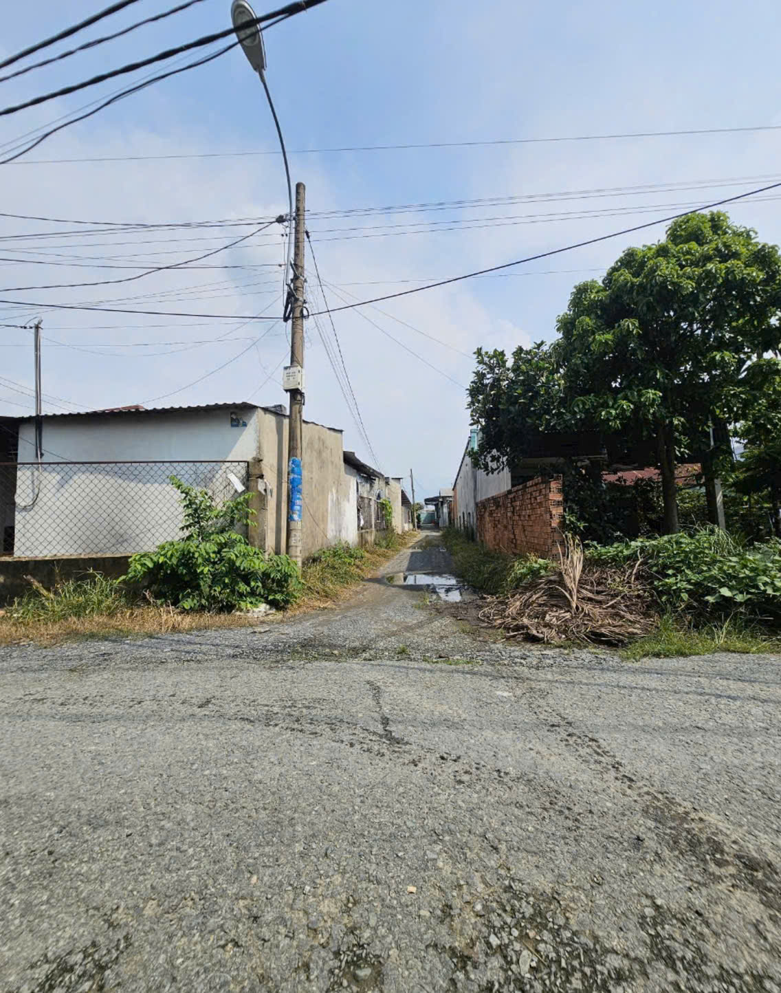 Bán xưởng hẻm xe tải 3,5 tấn, diện tích 1.071m2 có 497m2 thổ , xã Phú Hòa Đông