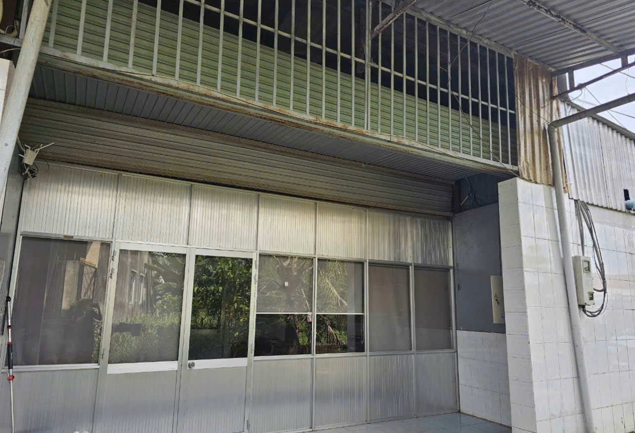 Bán xưởng hẻm xe tải 3,5 tấn, diện tích 1.071m2 có 497m2 thổ , xã Phú Hòa Đông