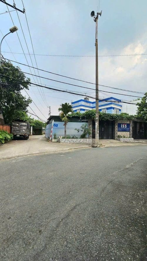 Bán lô đất 2 mặt tiền, ôtô tới đất, diện tích 4,9m x 12,8m, tổng 60m2 , full thổ, Xã Hóc Môn (mới)