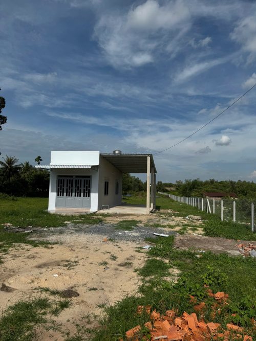 Đất Củ Chi giá rẻ! bán lô đất có căn nhà cấp 4 vừa xây mới mt đường xe tải, dt 8.476m2, có 495m thổ cư.