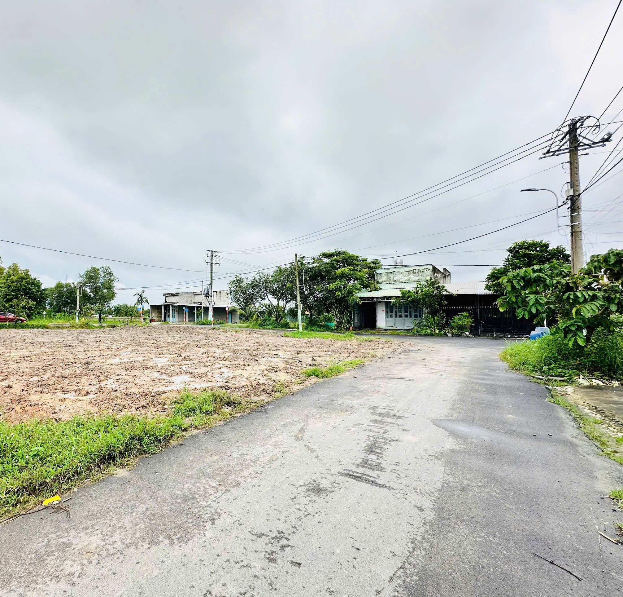 Đất Củ Chi! bán lô đất mặt tiền đường Nguyễn Thị Nhia, dt 110m2, Full thổ, xã Phước Hiệp (Tân An Hội mới)