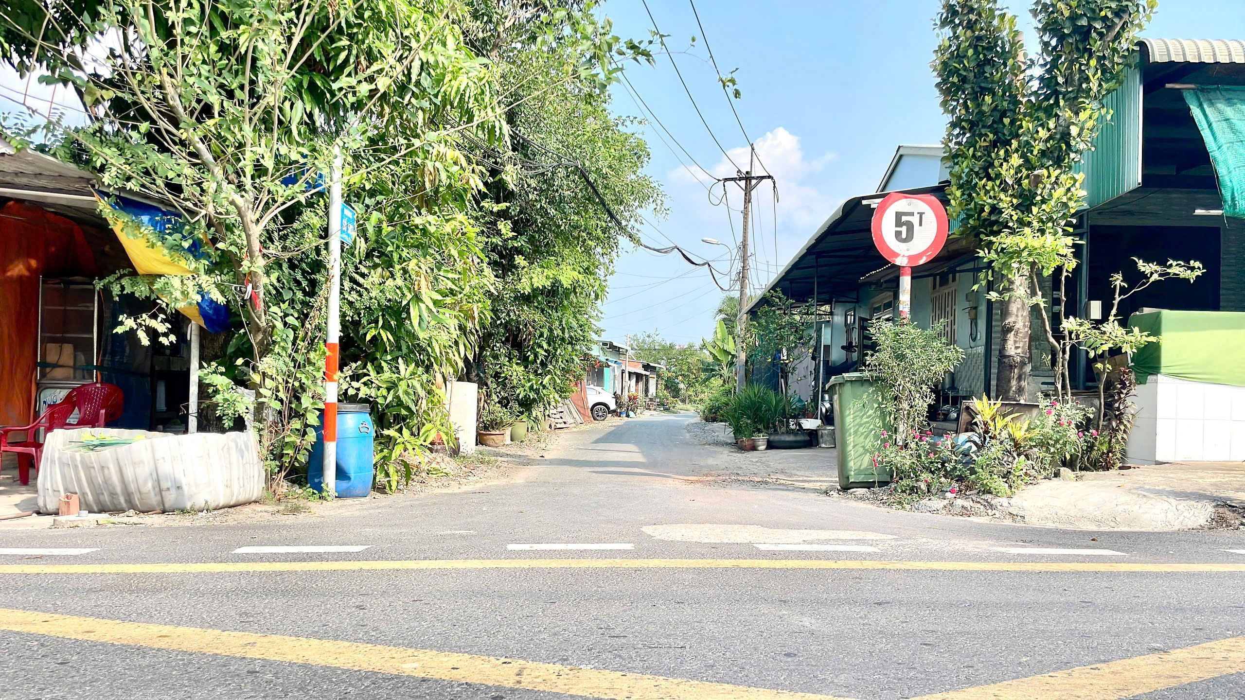 Cắt lỗ nhiều! Bán lô đất mt đường nhưa 583, dt 119m, full thổ, xã Nhuận Đức (mới)