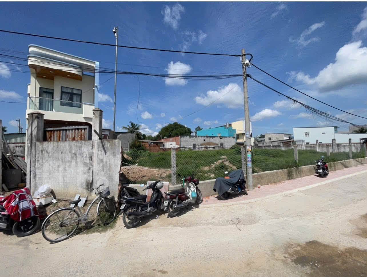 Bán đất Tân Thới Nhì 26-5, ngang 5m x dài 26m tổng 130m2 full thổ, xã Xuân Thới Sơn.