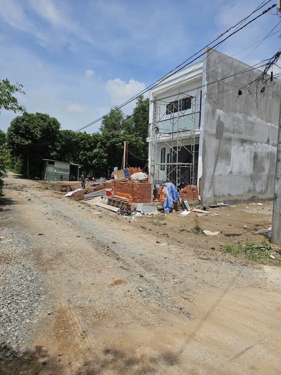 Bán lô đất 2 mặt tiền 1 sẹc Nguyễn Văn Khạ, diện tích 112m2, full thổ, xã Tân An Hội.